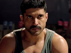 Farhan Akhtar goes to Srinagar for 'Wazir'