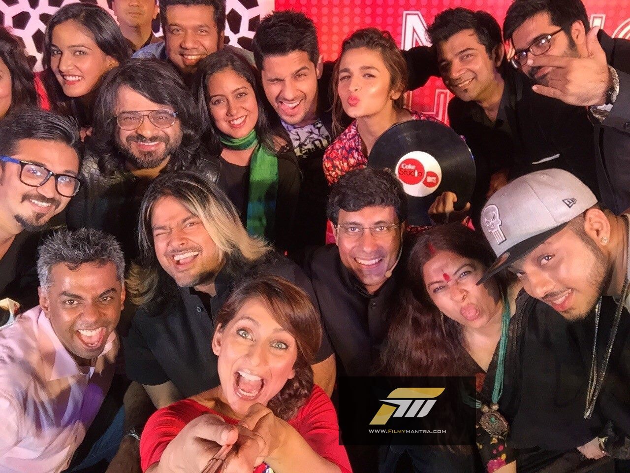 Selfie-moment-with-Coke-Studio-artist-and-proudcers-at-the-launch-of-Coke-Studio-Season-4-1