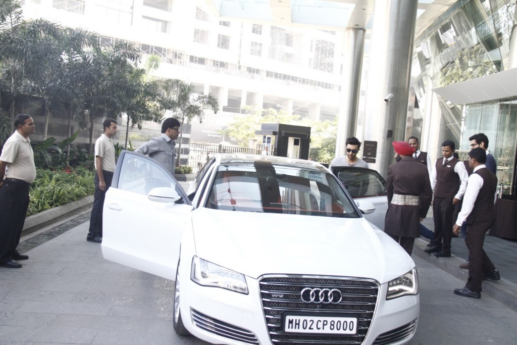 phna8omj5nmnedcq.D.0.Ranbir-Kapoor-snapped-getting-into-his-AUDI-car-at-Hotel-Sofitel-in-Mumbai--7-