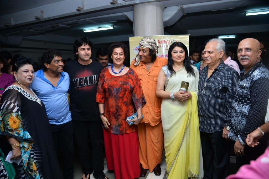 L to R - Johnny Lever Ranjit with wife Kiran Juneja Ramesh Sippy and Rajesh Puri