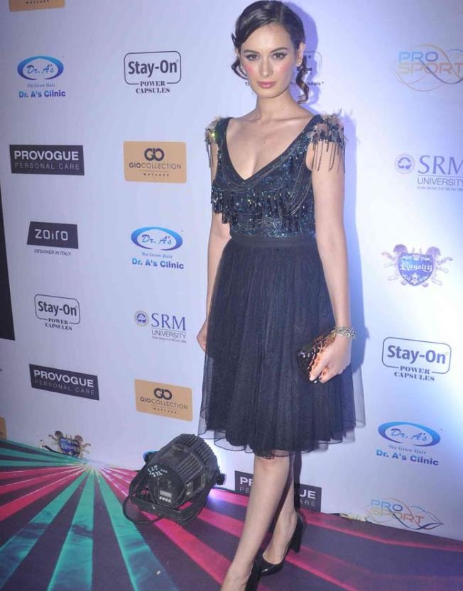 Evelyn Sharma looked gorgeous in her Black knee length dress.