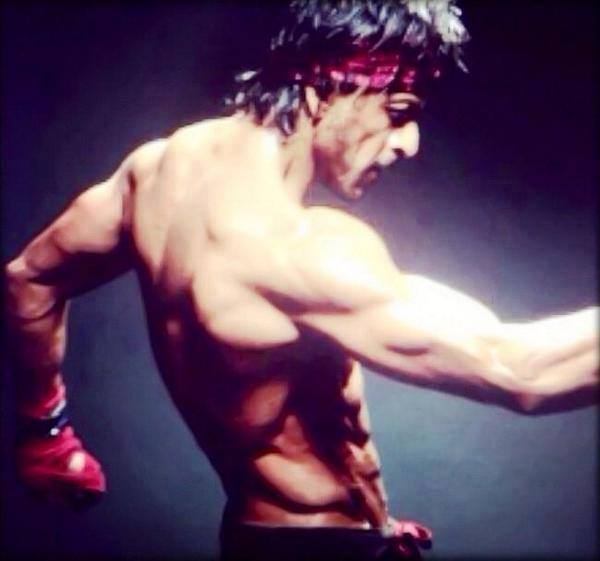 ‘om Shanti Om To ‘dilwale Srk Maintained His Physique Filmymantra 