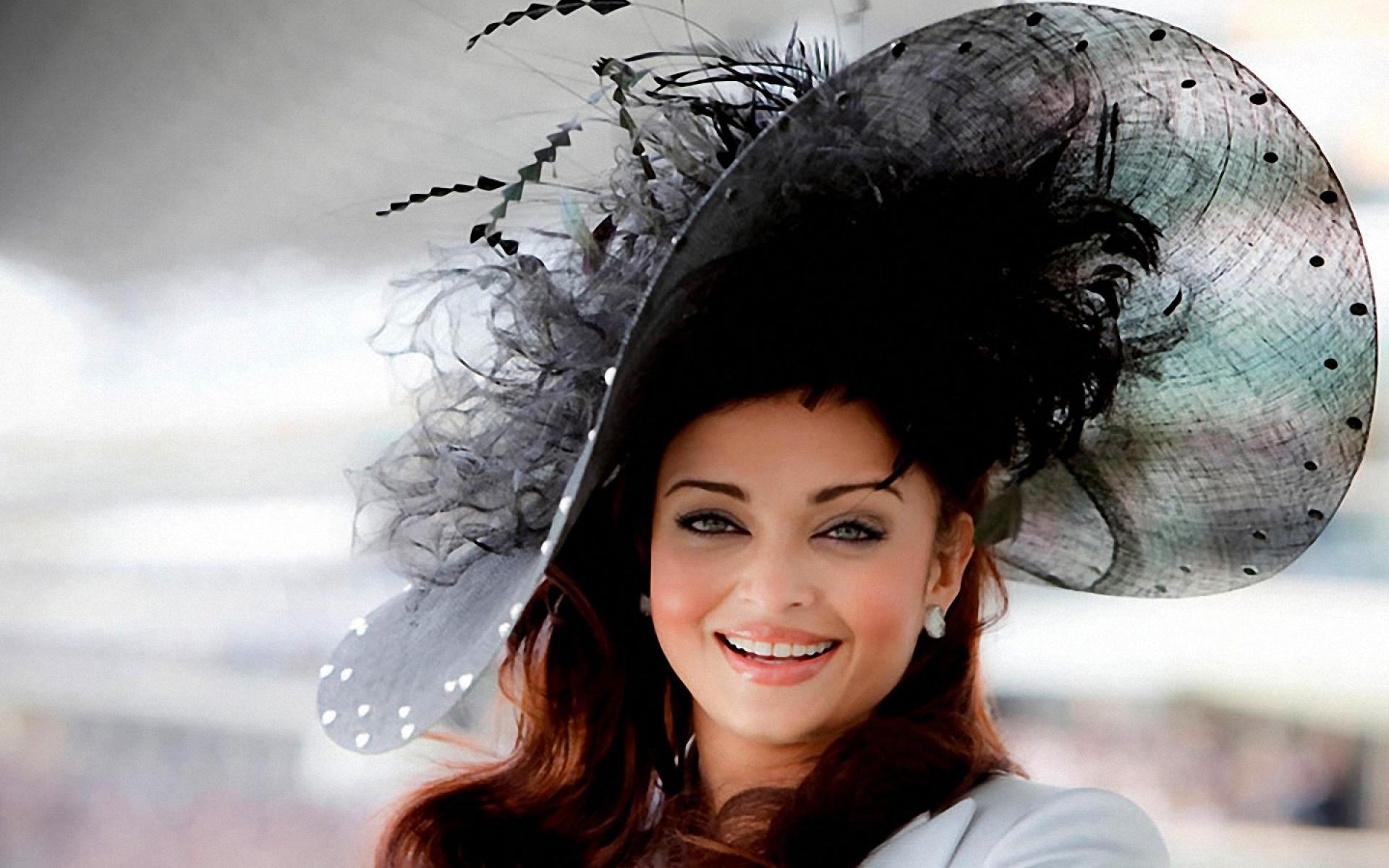 Indian-Actress-Aishwarya-Rai-Photoshoot-2015-Aishwarya-Rai-Biography-celebritiesphotoshoot.com-14