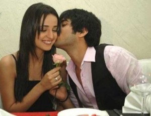 Mohit-kissing-sweetheart-Sanaya