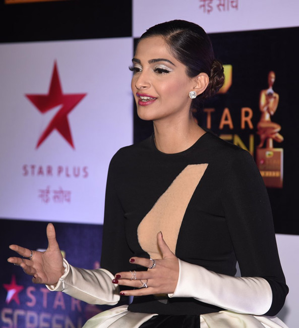 Deepika Padukone, Sonam Kapoor, Star Screen Awards 2016