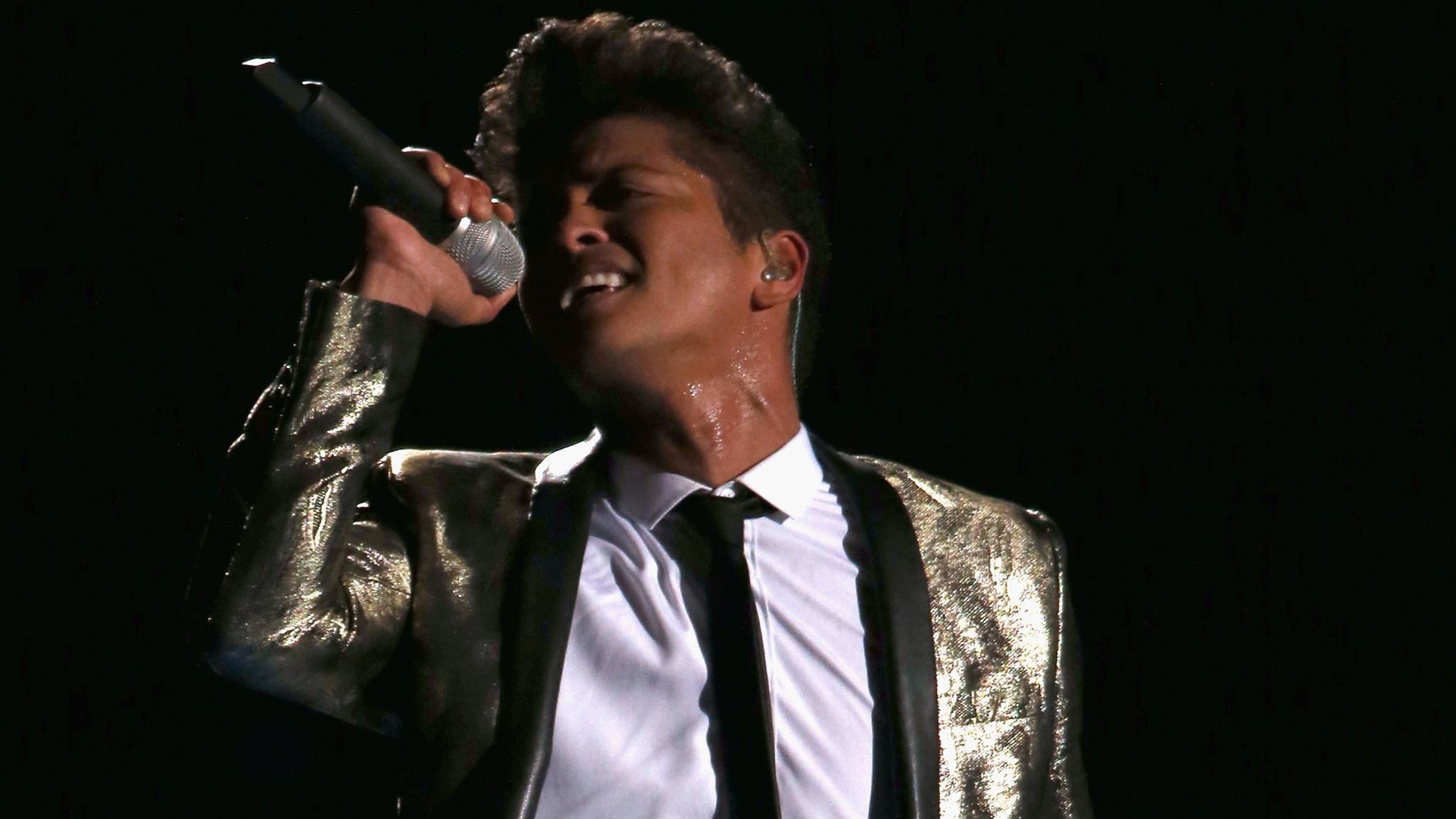10 best songs of Bruno Mars that will make you fall in love with the idea of love 