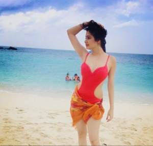 Sriti Jha instagram pics