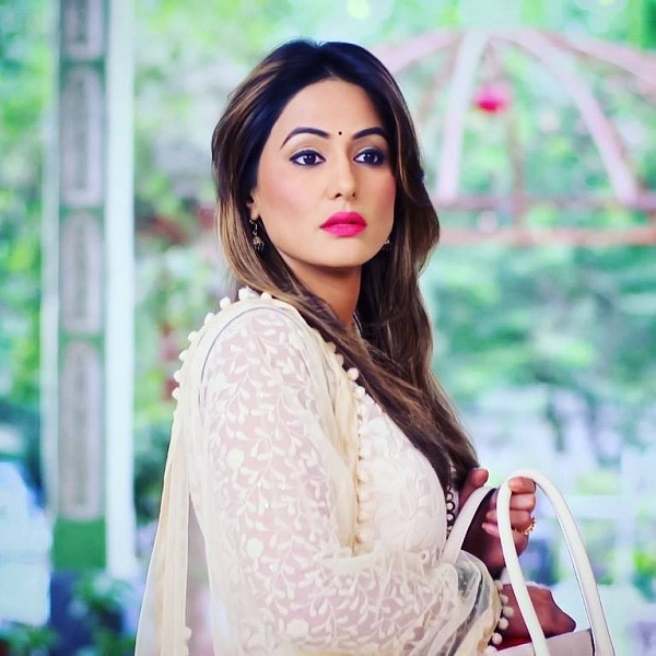 Hina Khan Got Trolled For Disrespecting Dhinchak Pooja