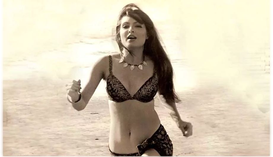 Imagine, Parveen Babi showed her perfectly toned body in... 