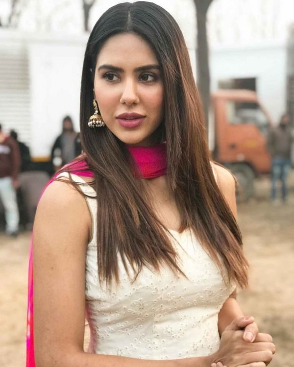 Actress Sonam Bajwa Shared Her Workout Video, Got Trolled For This ...