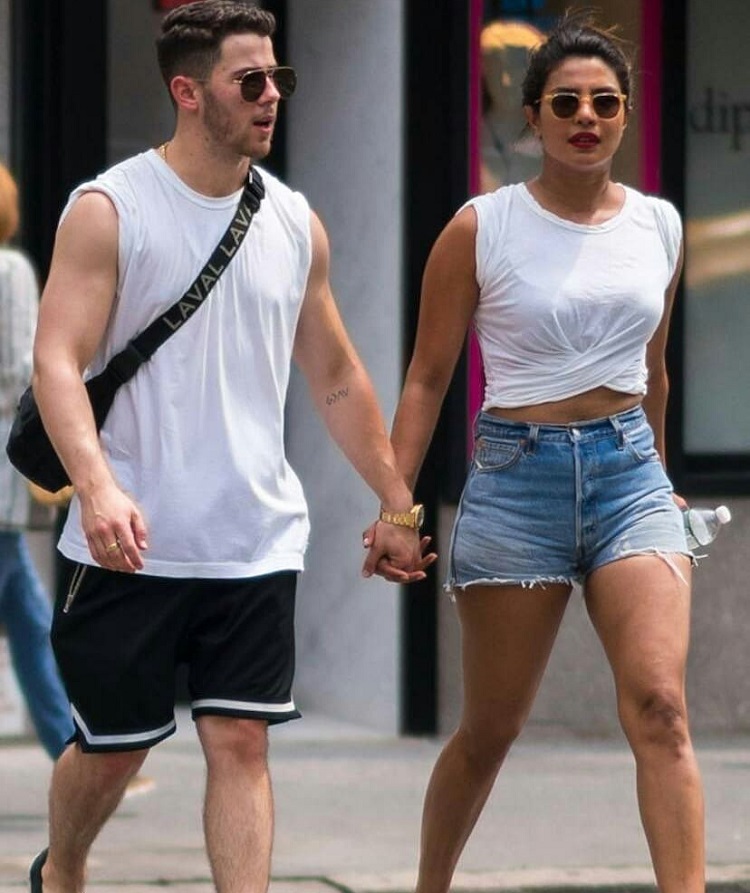 Priyanka Chopra And Nick Jonas Get Intimate In A Night Club Watch Video Filmymantra