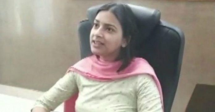 Bihar Ias Officer Inayat Khan Is Adopting Daughters Of Two Pulwama 