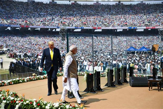 Image result for Modi and Trump in fahmedabad stadiu,