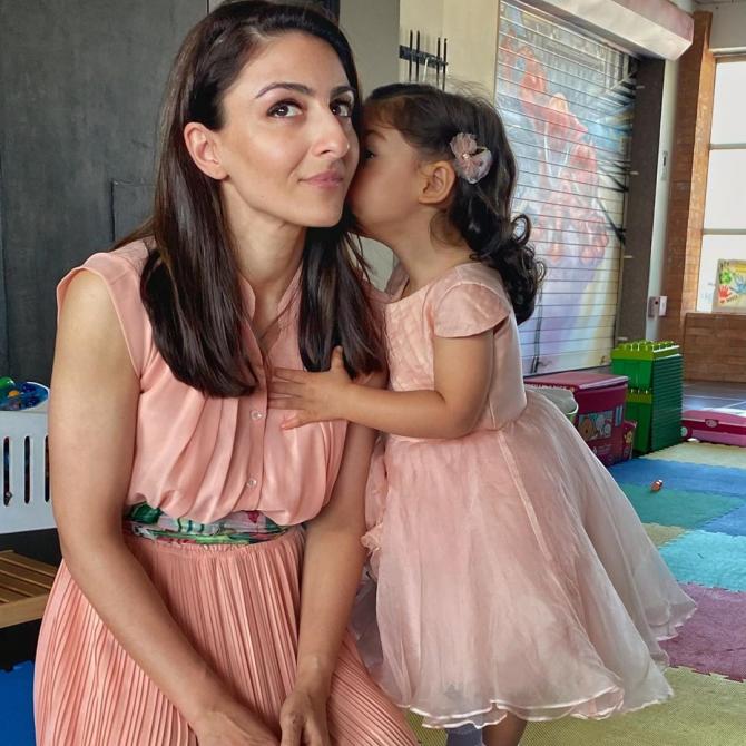 Soha Ali Khan and Inaaya Naumi Kemmu