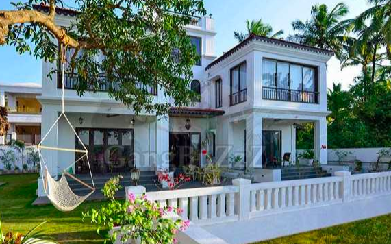 Take A Sneak Peak At Akshay Kumar's Ultra-luxurious Villa In Goa ...