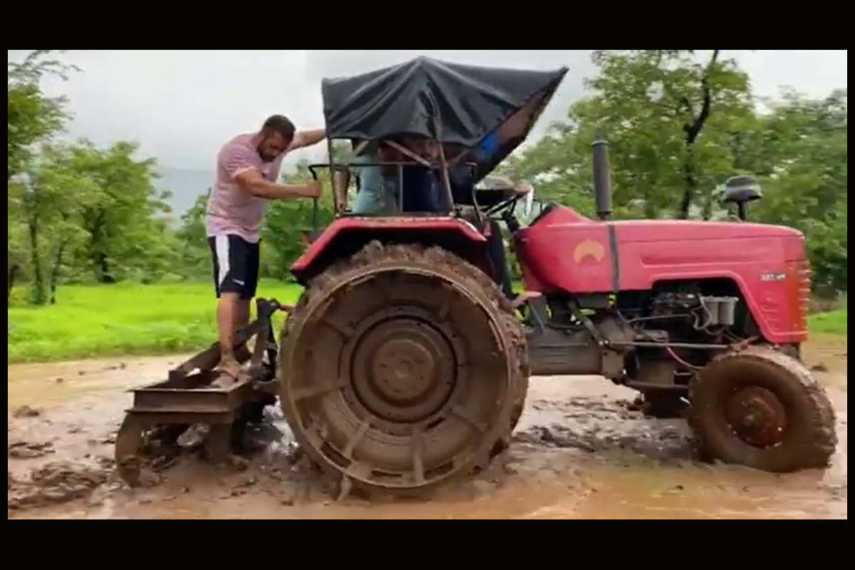 Not reel but in real! Salman Khan ploughs field on a Tractor in the rain | VIDEO