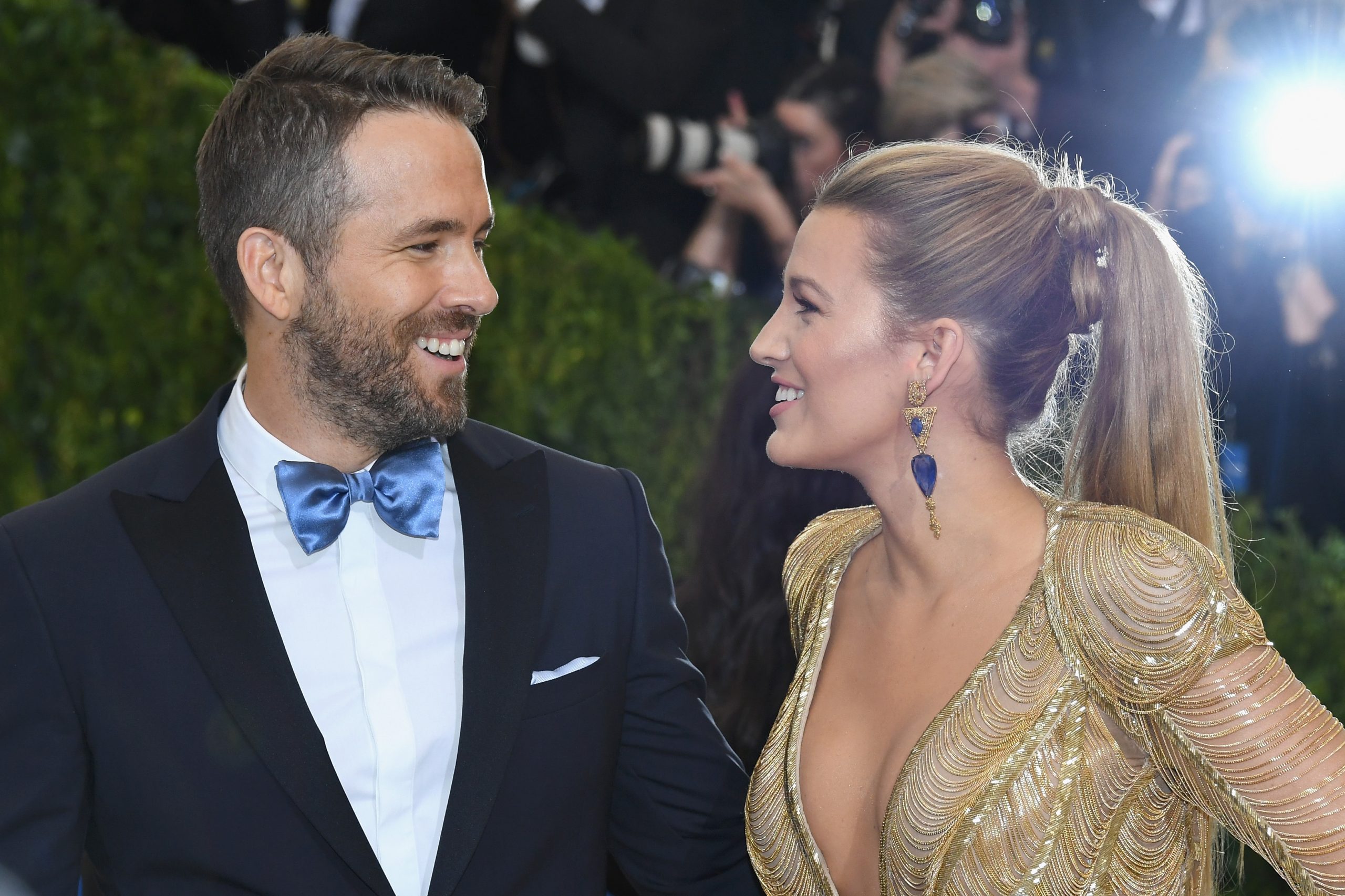 Ryan Reynolds promotes his Gin brand; Blake Lively thinks it got her pregnant!