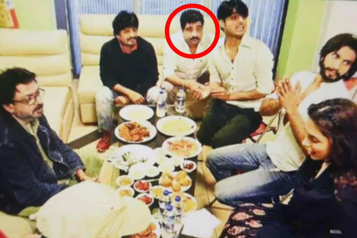 The man in viral post with DeepVeer and Sandip Ssingh is not Dawood Ibrahim!
