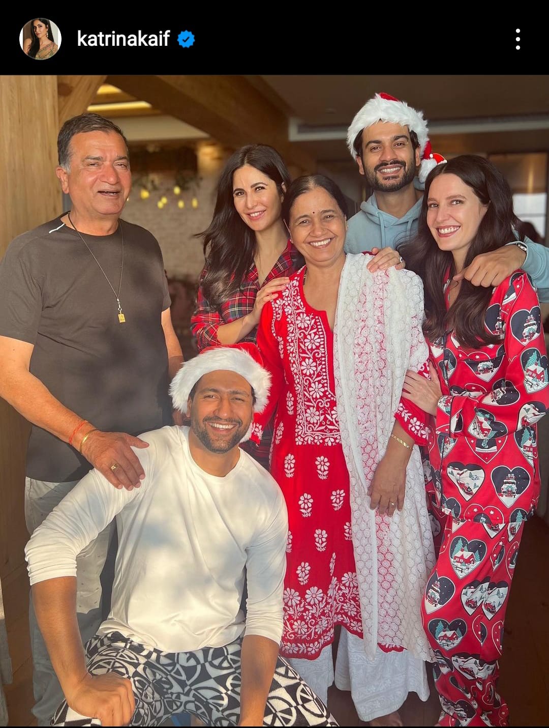 Katrina shared her Christmas pictures; fans assumed that she is Pregnent